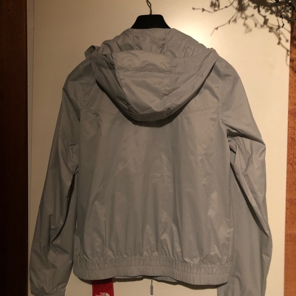 NWT, North Face Light weight jacket. - Picture 3 of 5